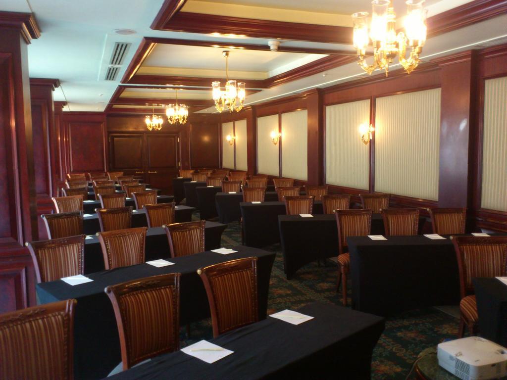 Sonesta St. George - Convention Center Hotel 5*