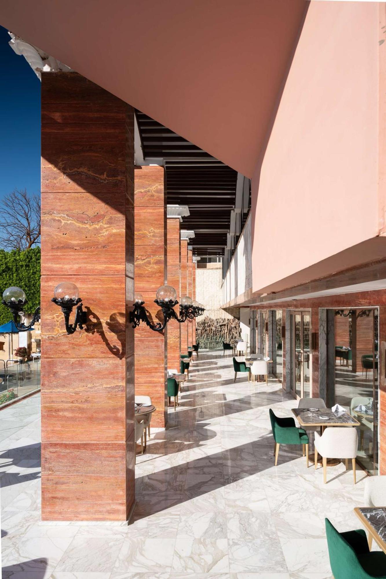 Sonesta St. George - Convention Center Hotel 5*